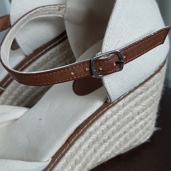 Shoes - Picture 7 of 8